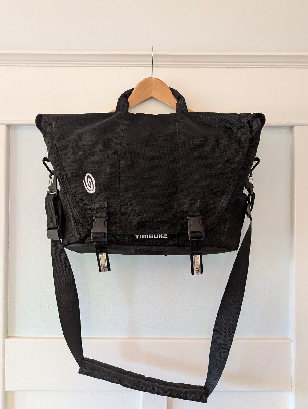 Timbuk2 Classic Messenger Bag 21" Black Ballistic Nylon Laptop Sleeve Large
